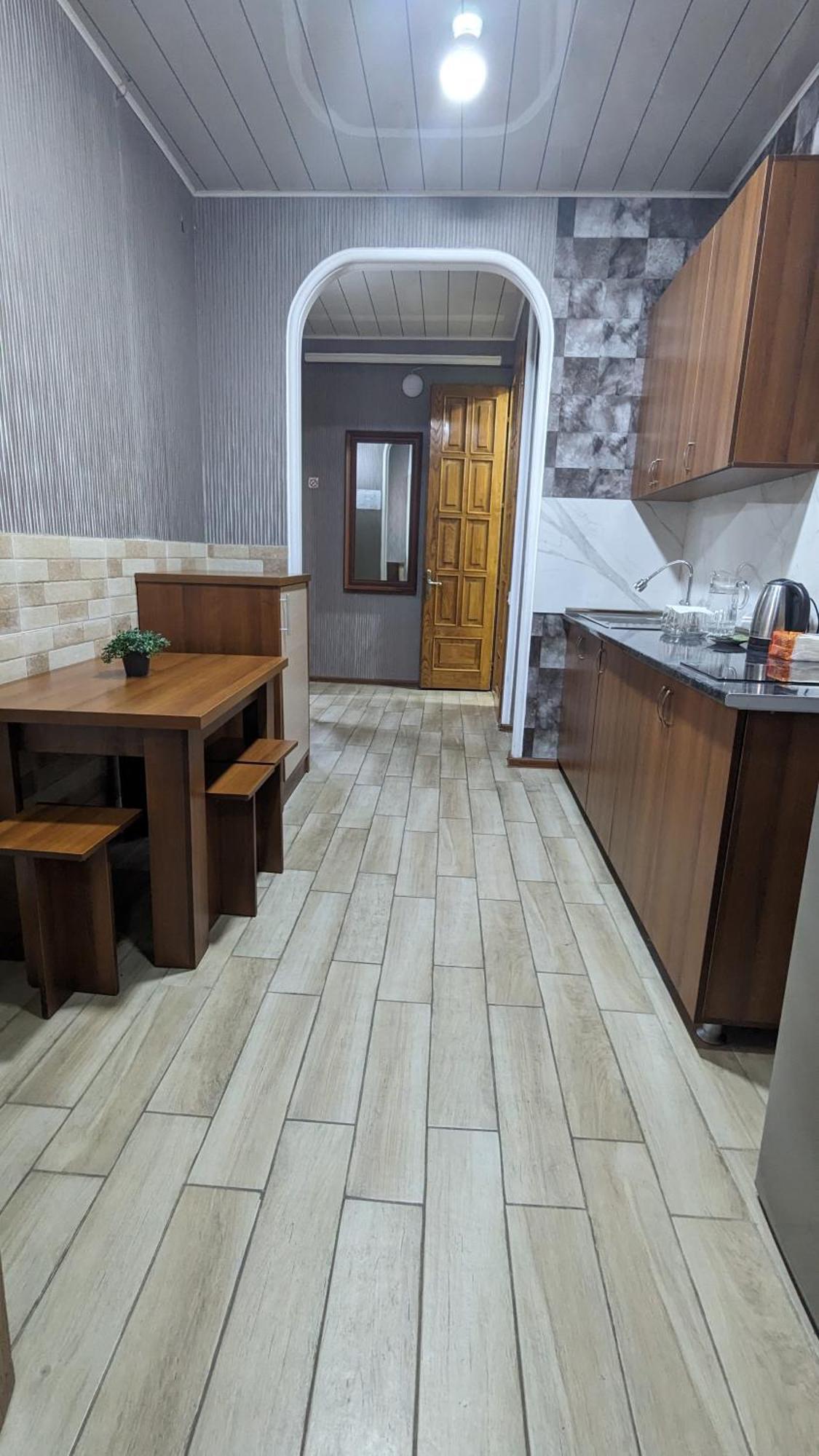 Dkd-Bridge Hotel Tbilisi Buitenkant foto