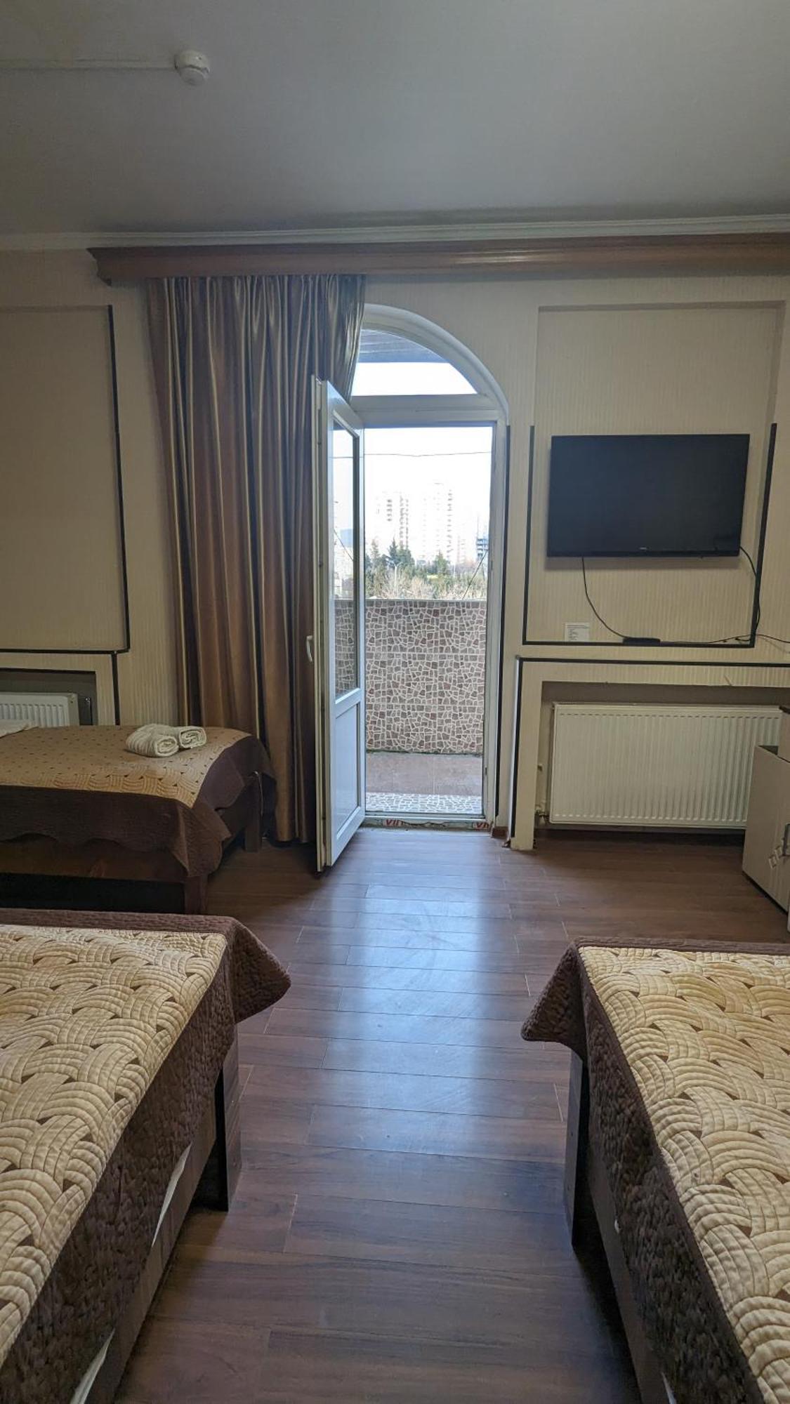 Dkd-Bridge Hotel Tbilisi Buitenkant foto