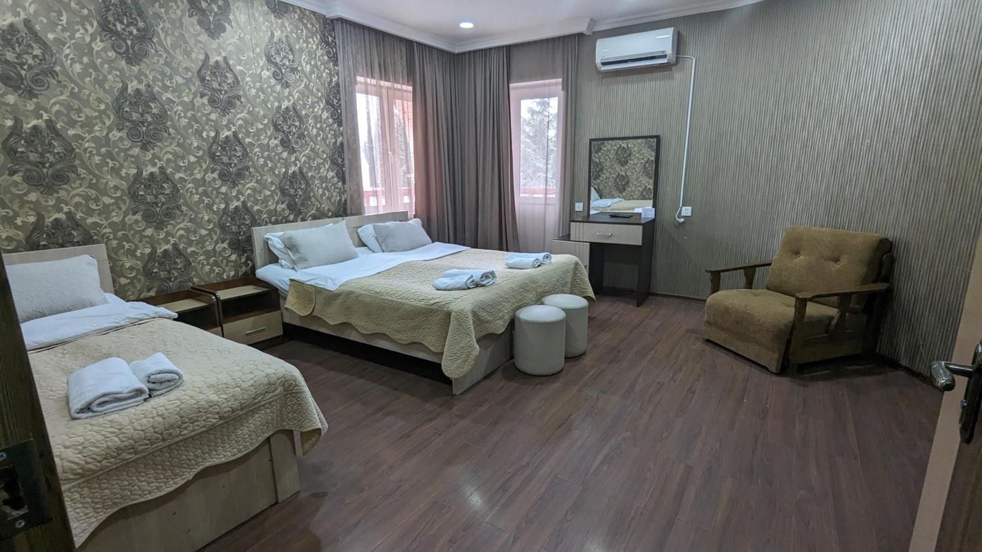 Dkd-Bridge Hotel Tbilisi Buitenkant foto