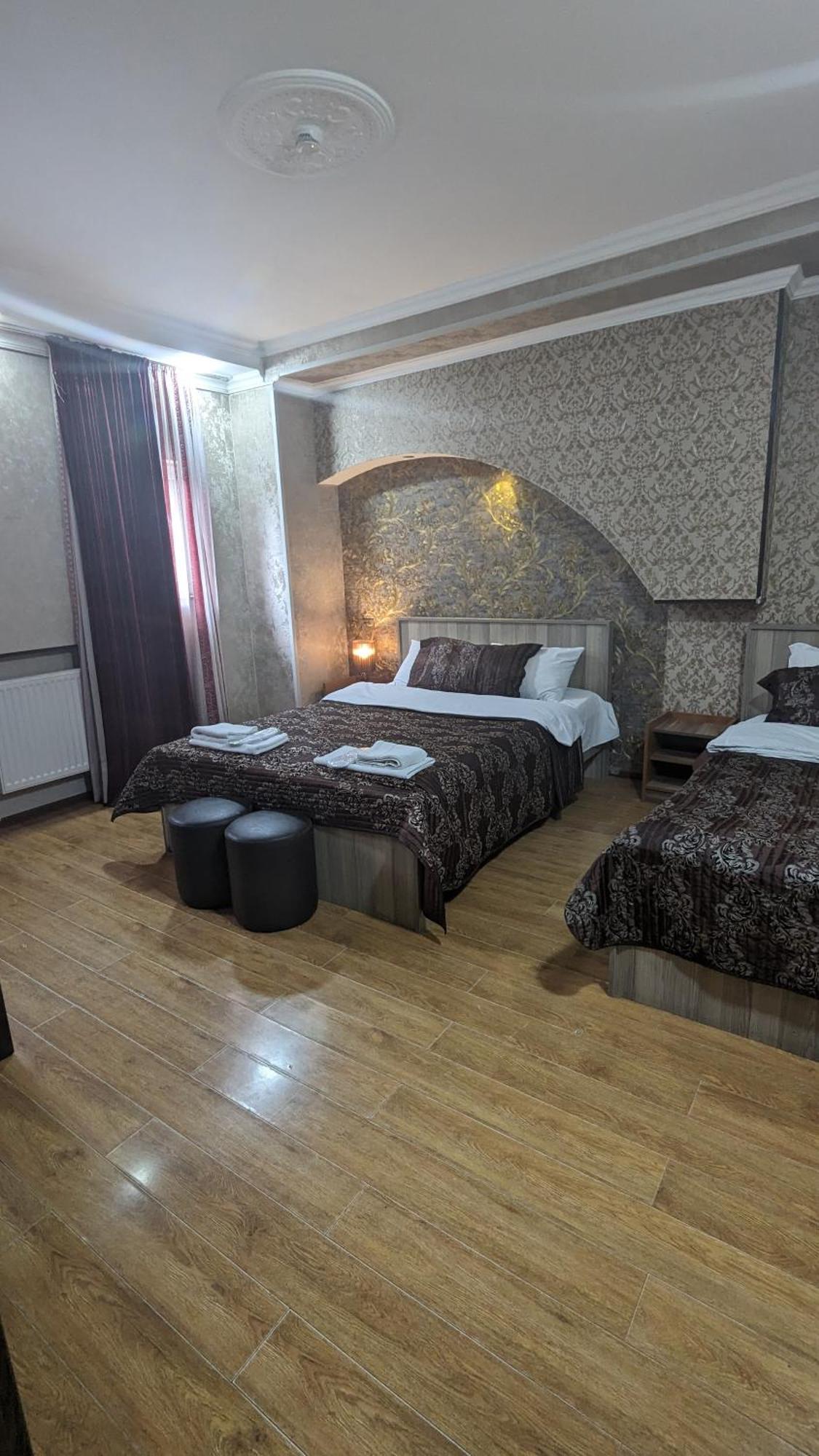 Dkd-Bridge Hotel Tbilisi Buitenkant foto