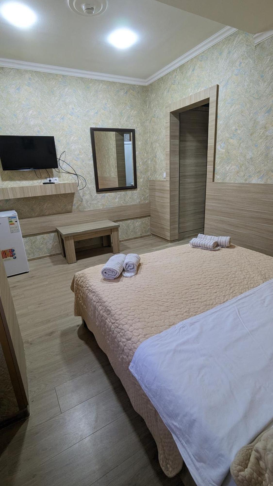 Dkd-Bridge Hotel Tbilisi Buitenkant foto