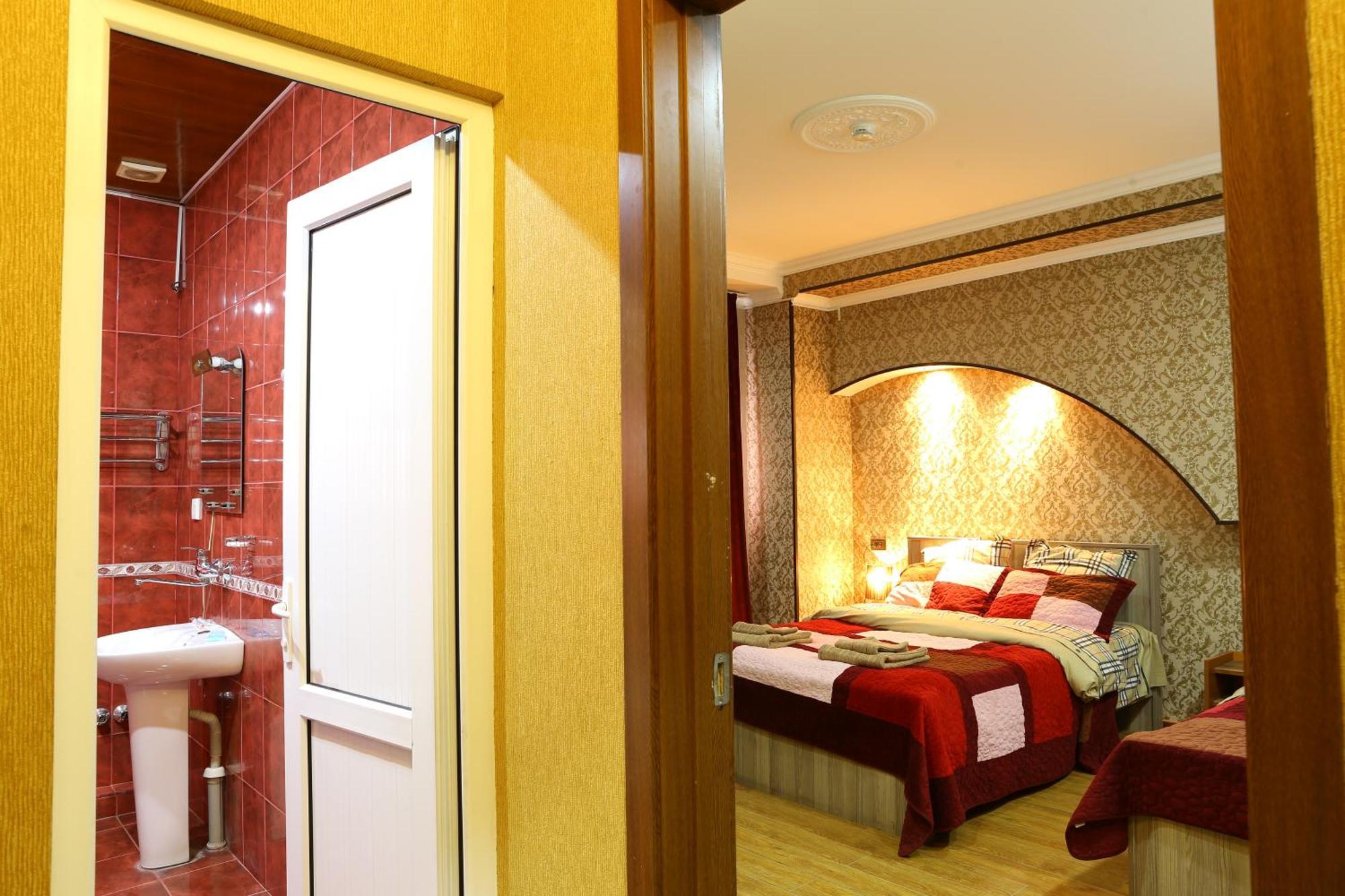 Dkd-Bridge Hotel Tbilisi Buitenkant foto