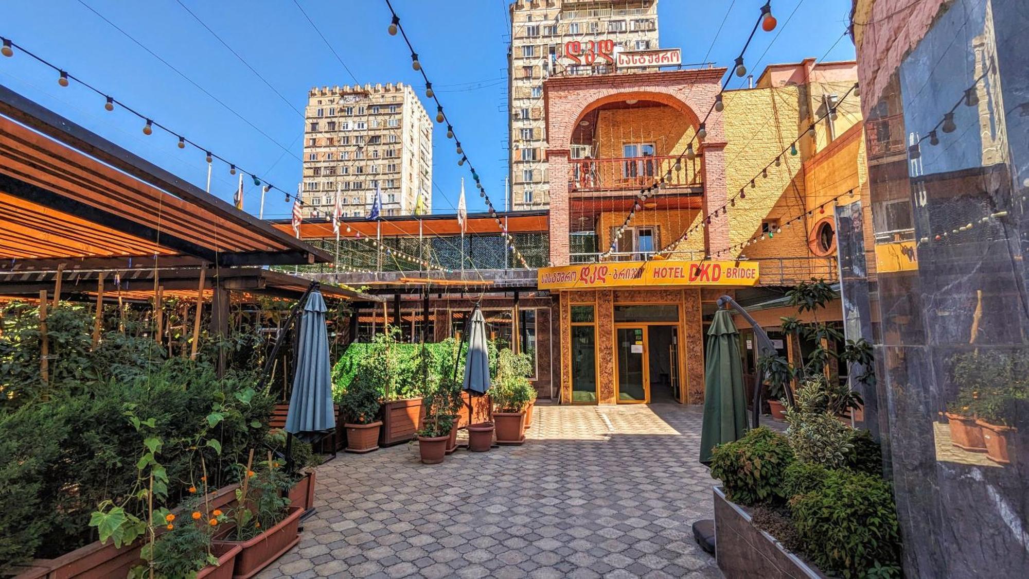 Dkd-Bridge Hotel Tbilisi Buitenkant foto