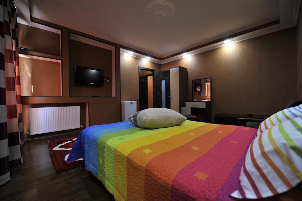 Dkd-Bridge Hotel Tbilisi Buitenkant foto