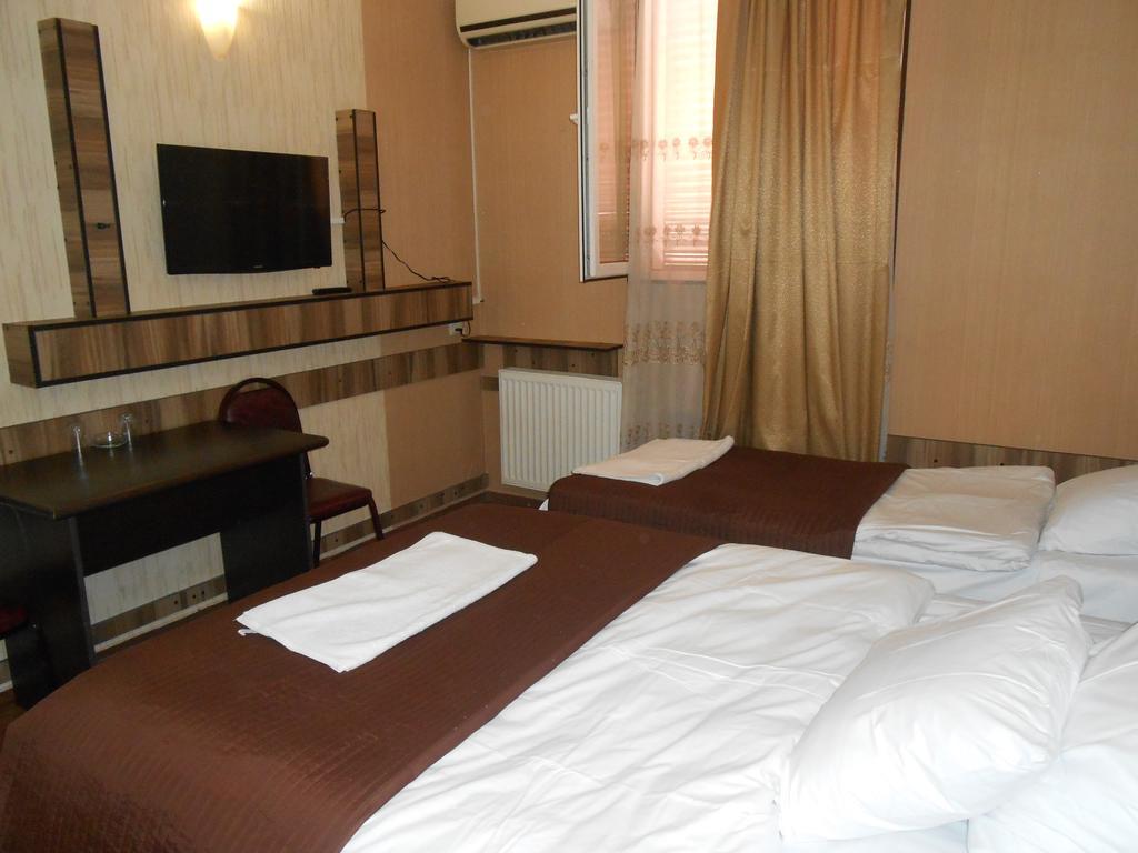Dkd-Bridge Hotel Tbilisi Buitenkant foto