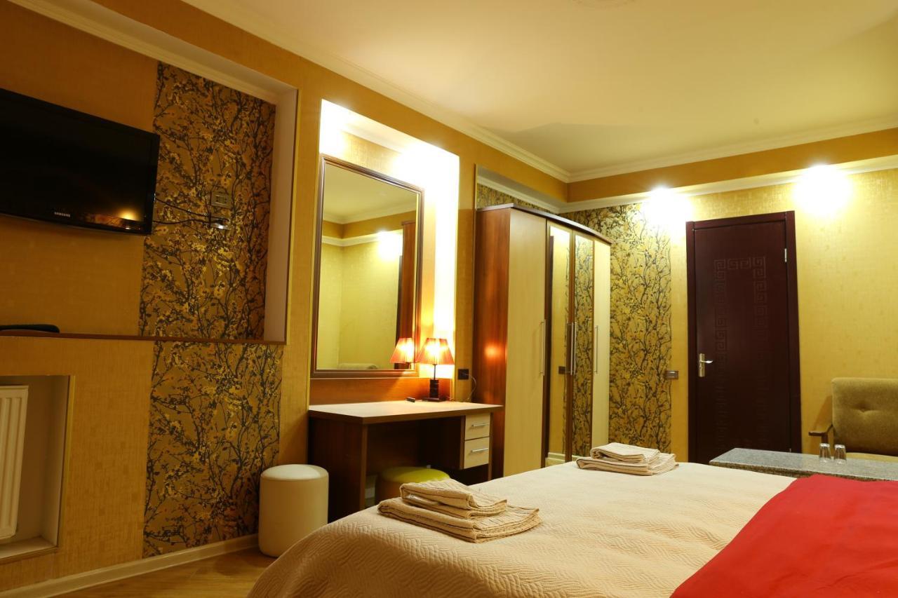 Dkd-Bridge Hotel Tbilisi Buitenkant foto