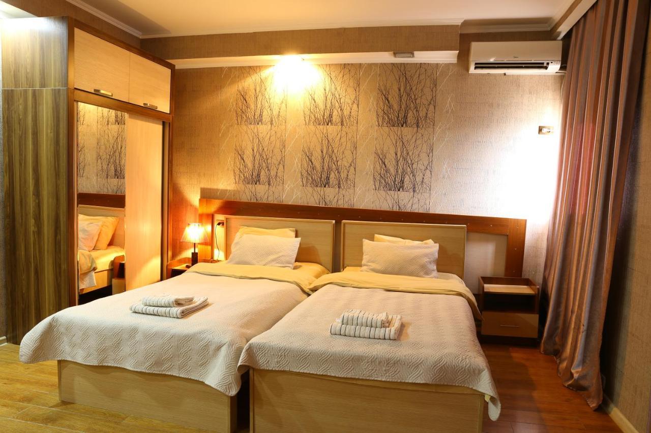 Dkd-Bridge Hotel Tbilisi Buitenkant foto