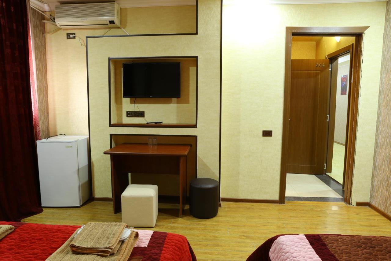 Dkd-Bridge Hotel Tbilisi Buitenkant foto