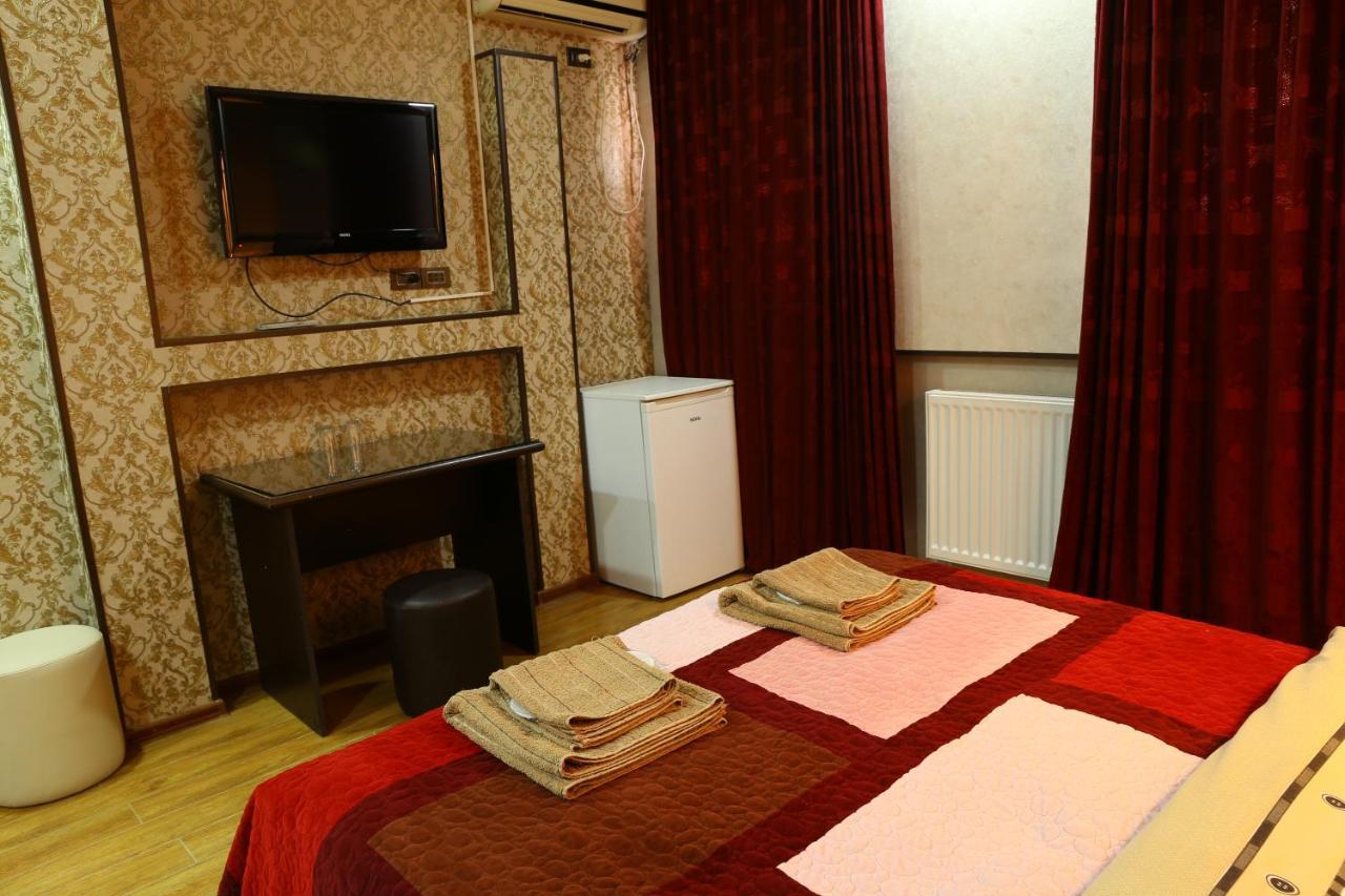 Dkd-Bridge Hotel Tbilisi Buitenkant foto