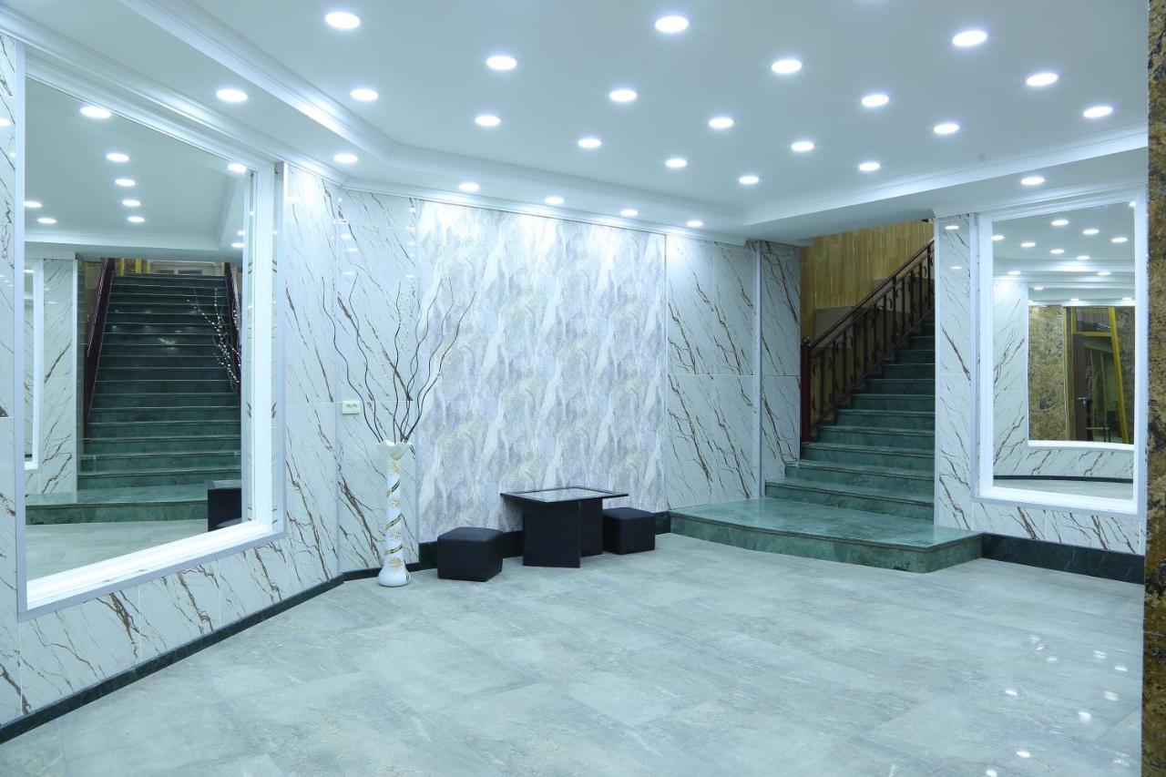Dkd-Bridge Hotel Tbilisi Buitenkant foto