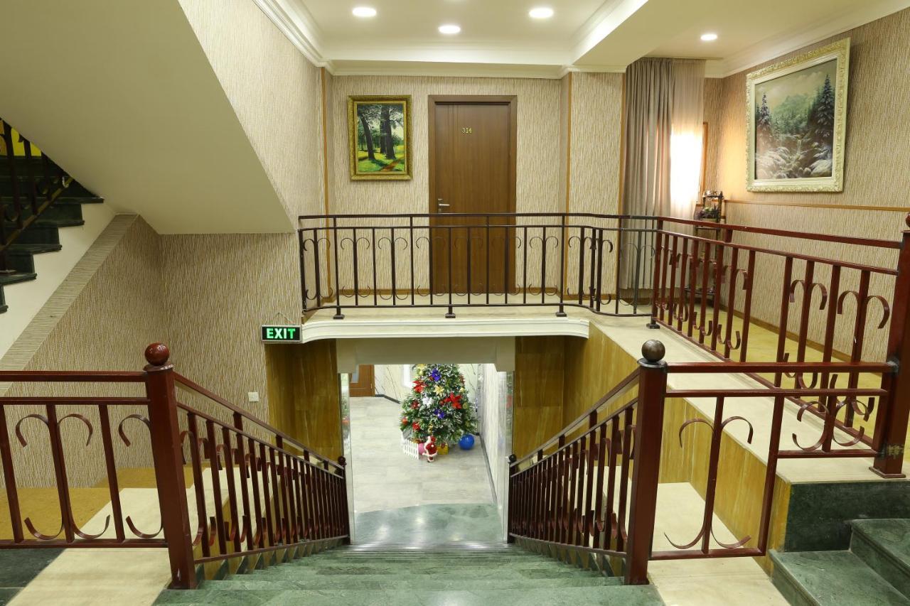 Dkd-Bridge Hotel Tbilisi Buitenkant foto